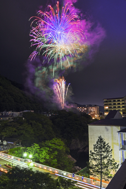 10月までの毎週土曜日は打ち上げ花火！【鬼怒川温泉ホテルニューおおるり】